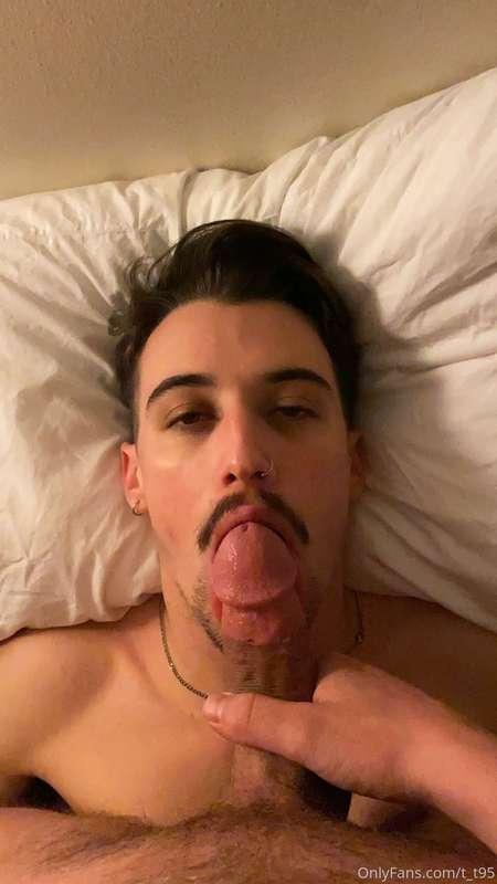 @milesjlevitt is such a good cock sucker😈