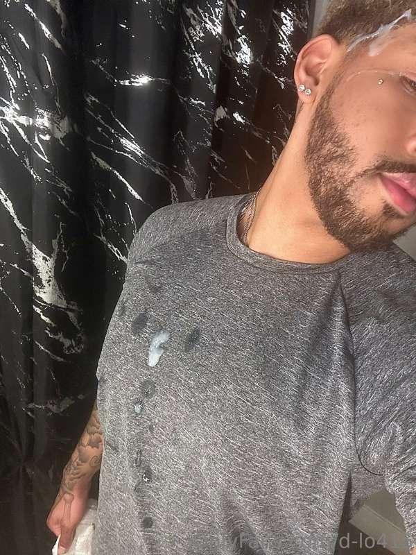 Got real messy today. Busted a fat load all over myself💦 who..