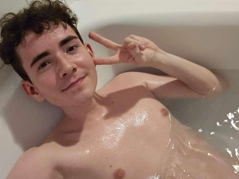 💦 NEW NUDES 💦

Thought I looked cute in my bath... 🥺💛
You li..
