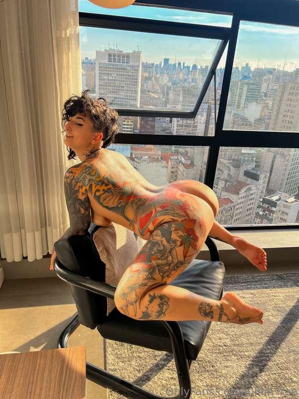 Can you imagine me arching my back like this while you fuck ..