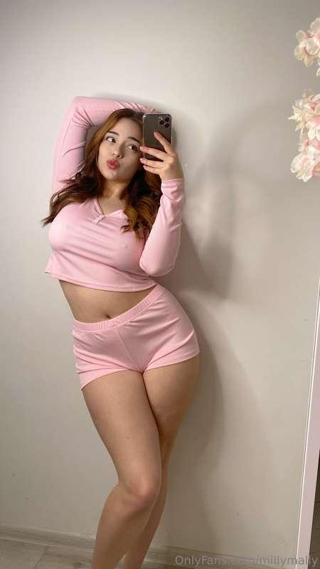 Such a homely look 💖I think it's very sexy, this top and sho..