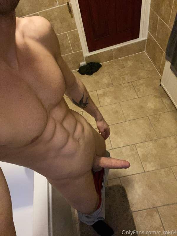 Get on your knees and don’t come up until I tell you to 👄 💦