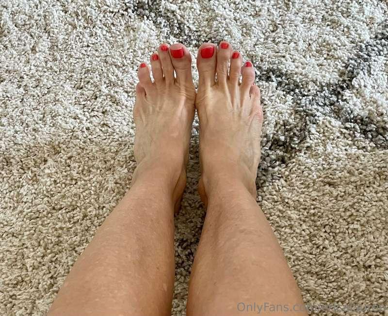 How do you like my toes? 😉😘