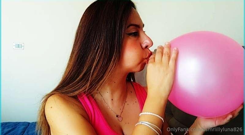 ASMR BLOWING BALLOONS!! For this video write me a message #b..