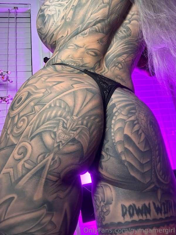 **Won’t you spank this ass until it turns red? 🥵**