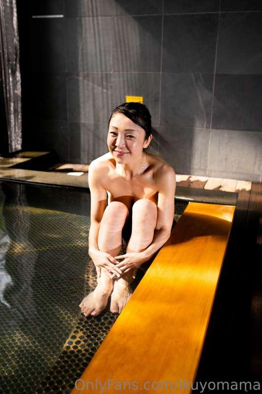 貴方と二人で入った混浴温泉のエッチな写真
A naughty picture of a mixed bathing ho..