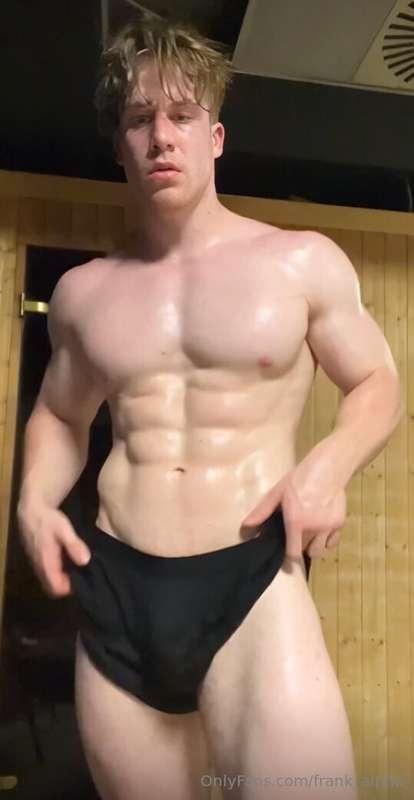 Should I turn the lights down... or turn you on?🥵😈