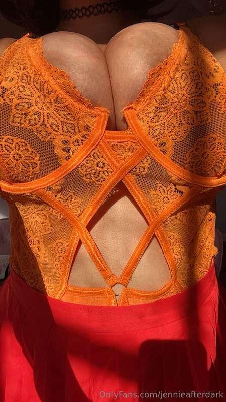 PPV coming up!! Guess who I dressed up as? 👀🧡