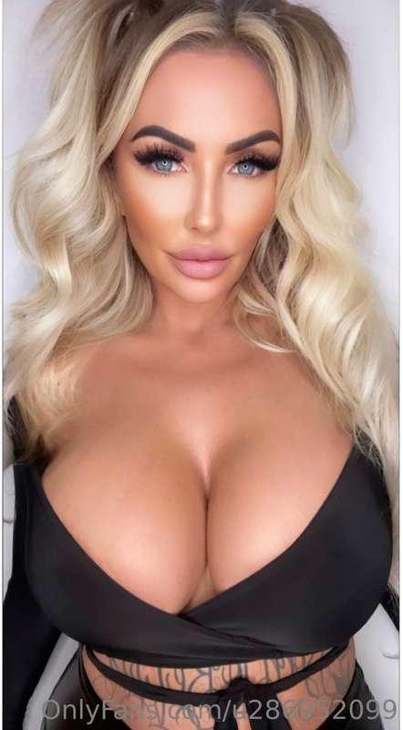 These boobs  would give you the best motorboat of your life ..