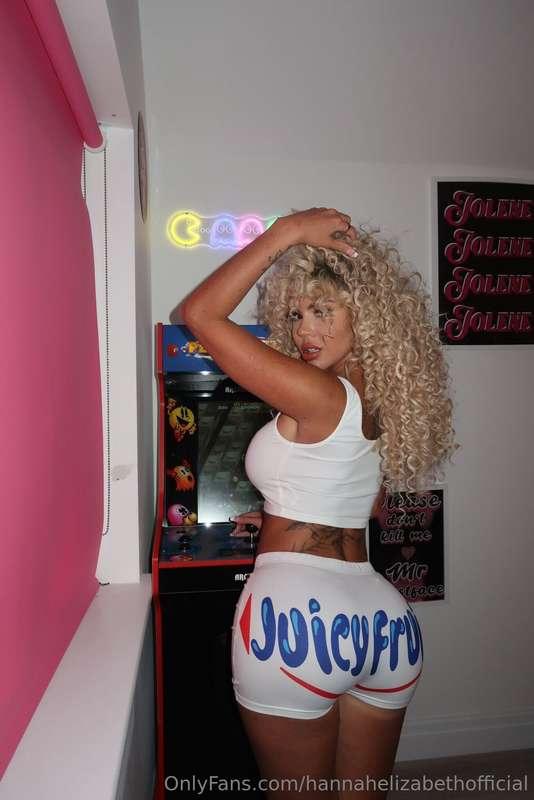 i wouldnt mind you eating me like a juicy fruit 🤤