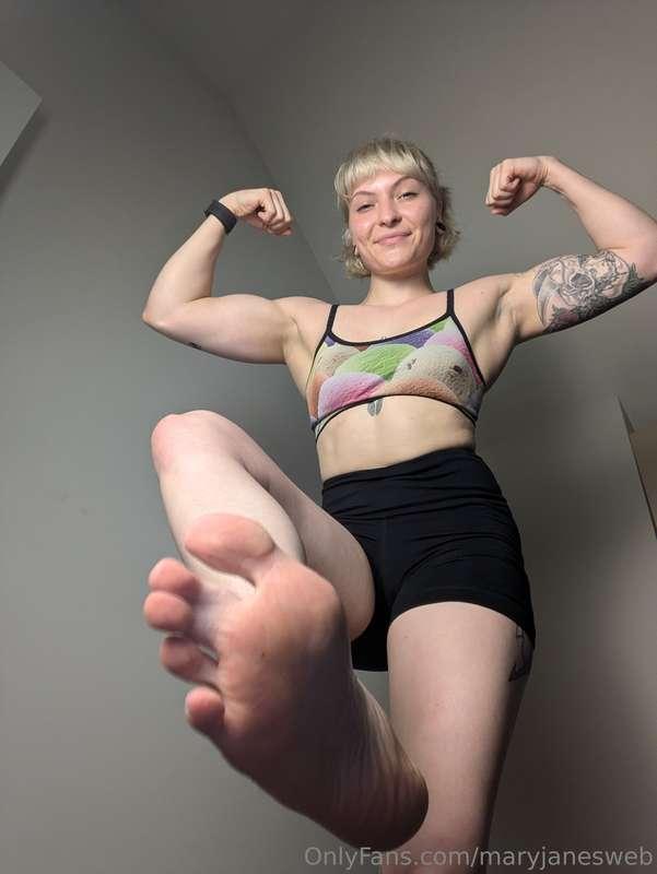 Kickboxing Instructor Beatdown . . . Pssst get the full bund..