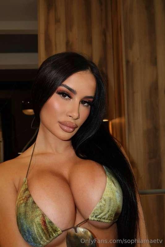 Big tits means big heart🍒