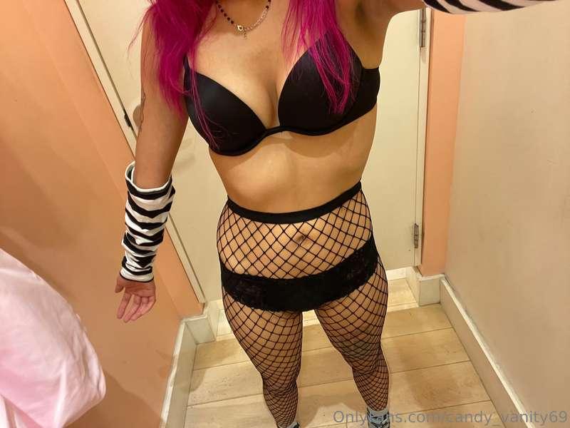 would u come into a fitting room with me?