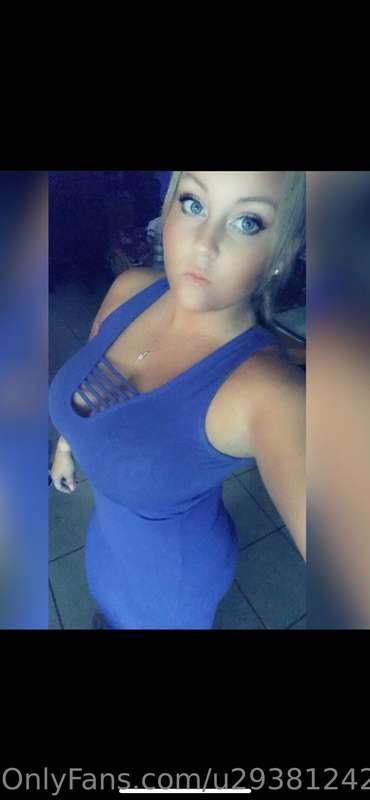 It’s the love stare 😉💕