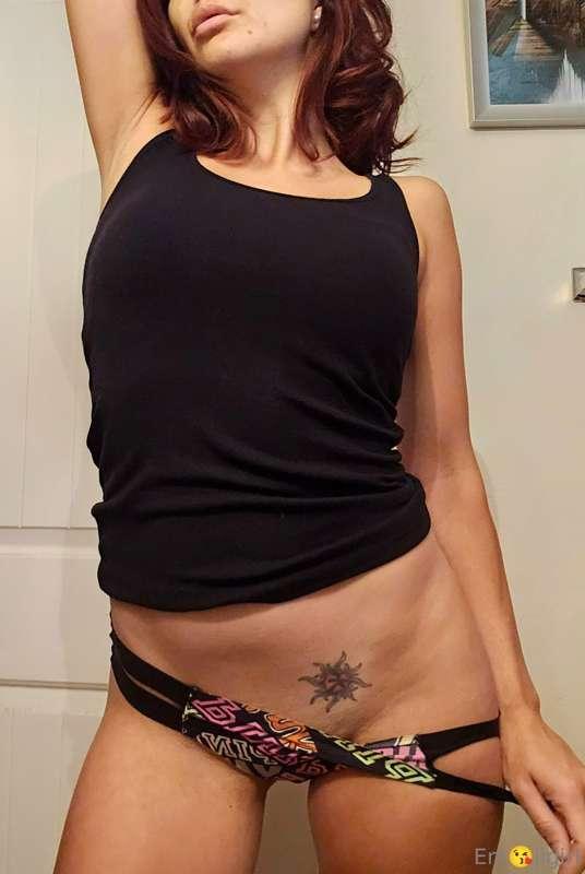 Hey baby 💋 I'm getting naked want to join ?