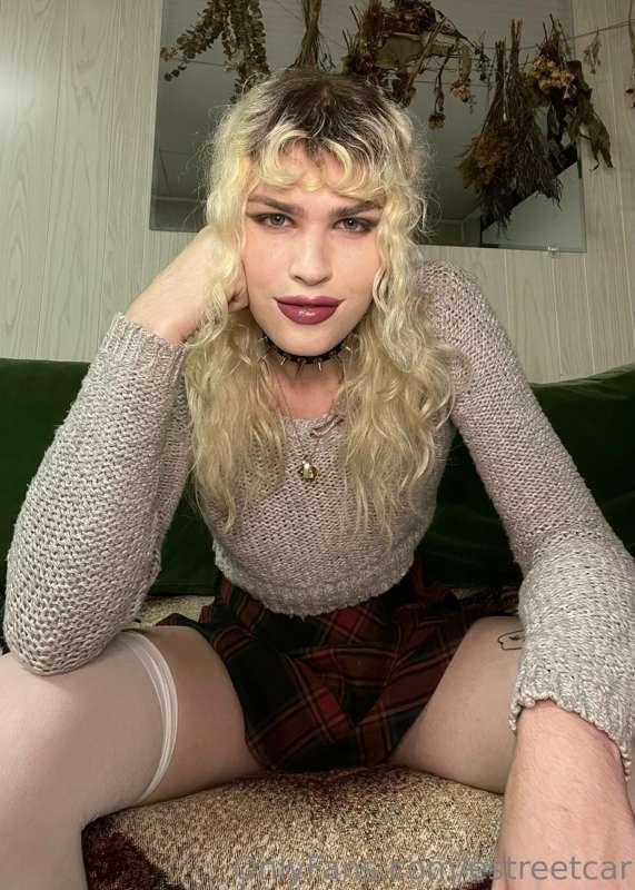 wanna sit or get on your knees?💕