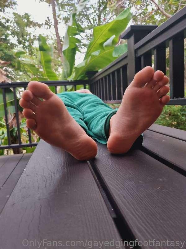 Image this perfection rubbing your dick🍆💦