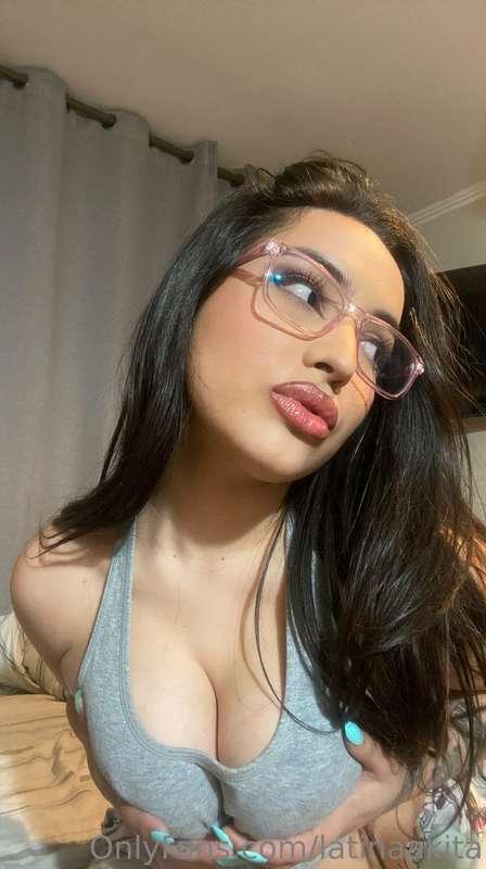 latinaakita image #1