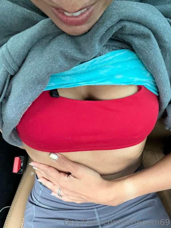 Late afternoon workout 🏋️‍♀️… looking for a spotter 😜