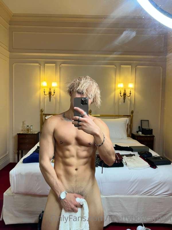 Who’s gonna come suck this dick in Paris