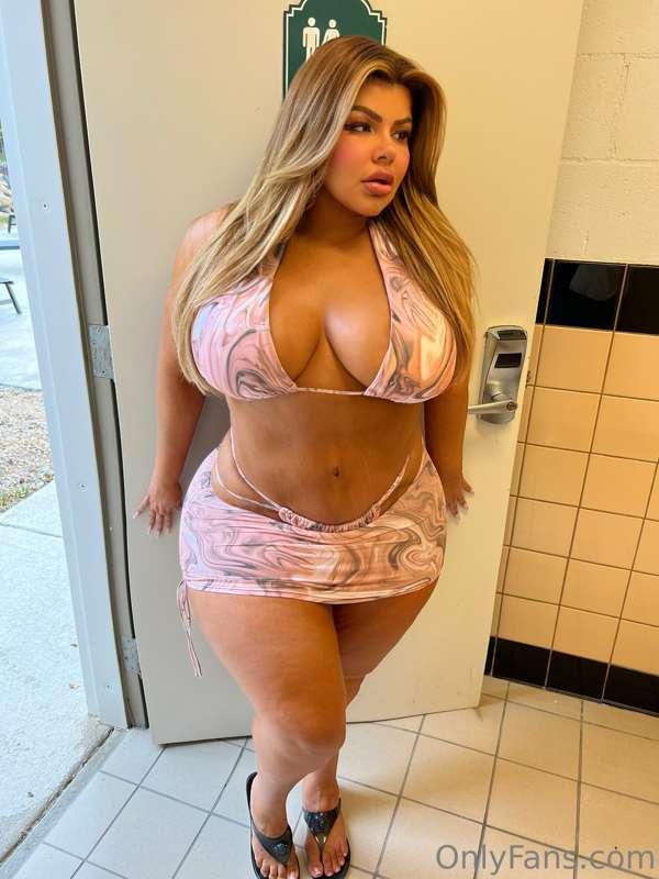 Is this outfit date appropriate? 😋