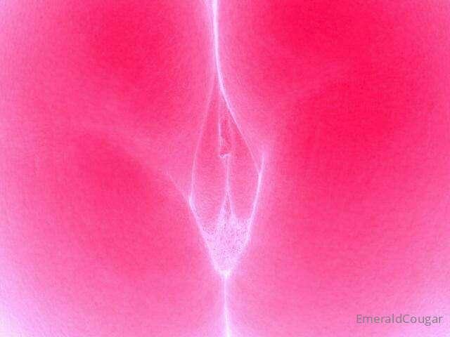 Who's gonna come out and play with their favorite Cougar??💦💋..
