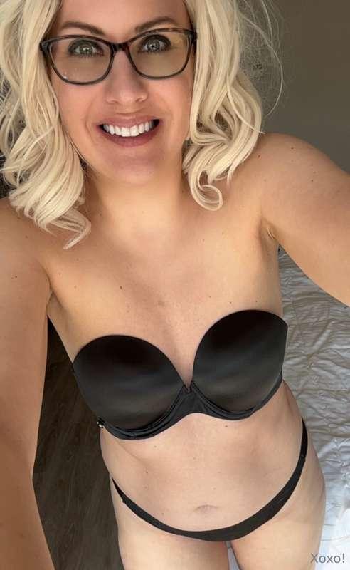 My paid account is way sexier content and only 5 bucks a mon..