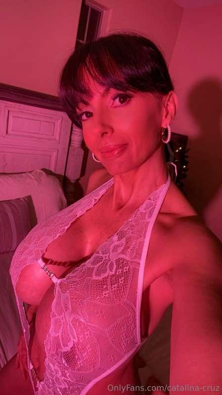 An OF exclusive clips n pics! Merry Christmas 🎁  A full scen..