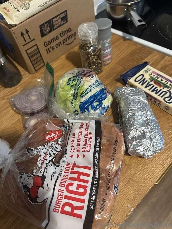 Burger night 🍔🍔 you're invited 😊