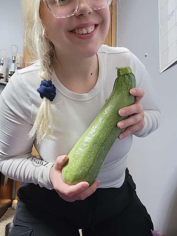 More Garden Goodies! Sorry I'm so awkward with my zucchini 🫣