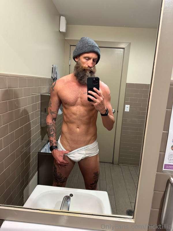 On your knees for Daddy 😏