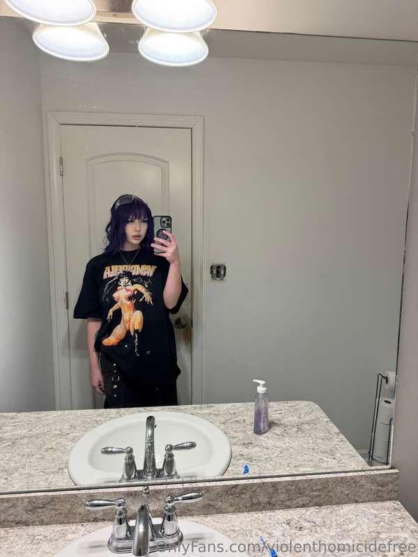 This shirt looks better on me, huh? 🐈‍⬛🕷️ Be honest… or don’..
