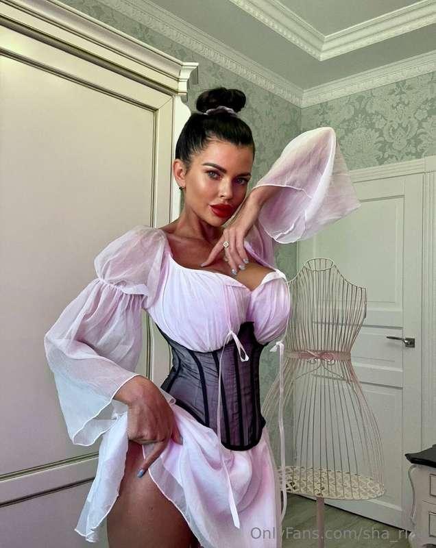 just dropped a 🔥 new pic. can you handle the heat? 😉💋🔞