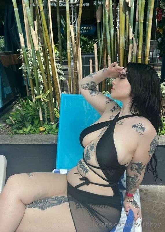 👙🖤