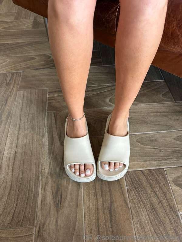 Who likes my shoes and white toes?