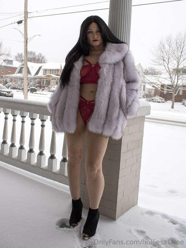A little fun in the snow. If you want me to post in new sexy..