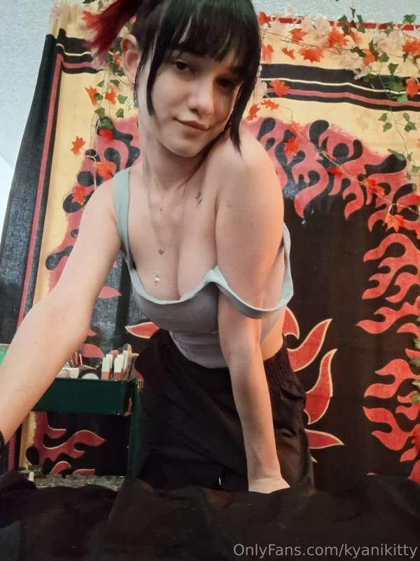Just got done with my late night walk😋 stay hydrated❤️💦