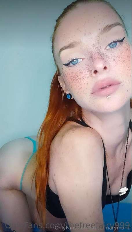 My petite friend @thefairy999free has a tight pink pussy, ti..