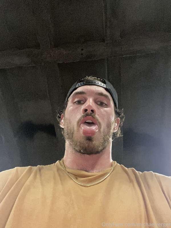 my dick just slipped out at the gym better start wearing com..