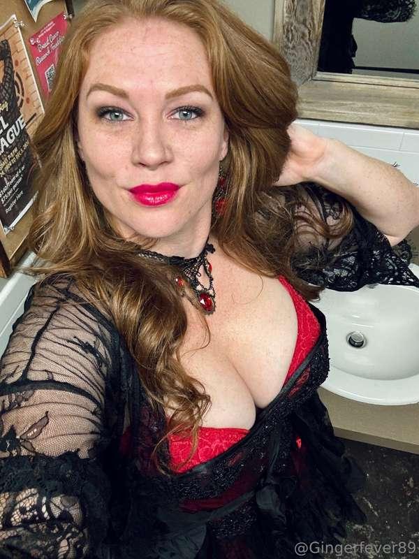 New look, same old thirst 😜Rocking red and these fang-tastic..