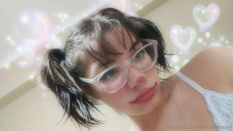 Glasses yes or no? 💗