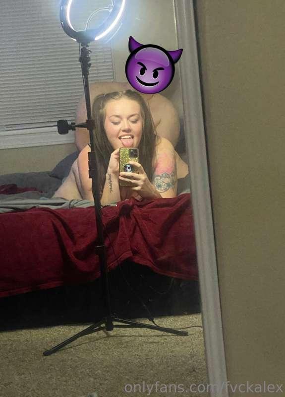 its finally friday! i hope you’re as excited as I am bb🥰