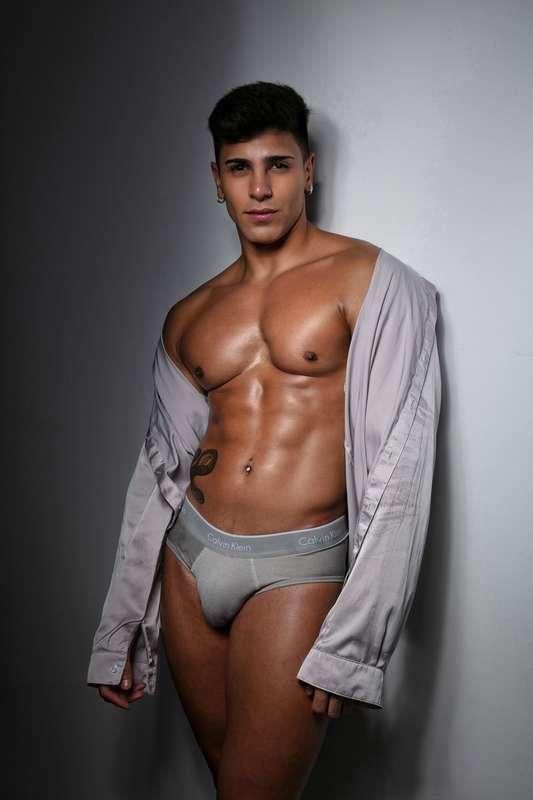 presenting a new amazing model 🤯🤯🤯 @soycain 🔞🔥