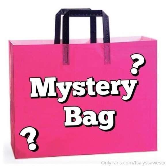 🚨 Mystery bag 🚨  tip me 20$ and see what gifts await in your..