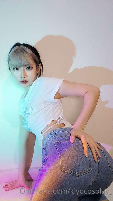 these jeans way too tight for my ass lol