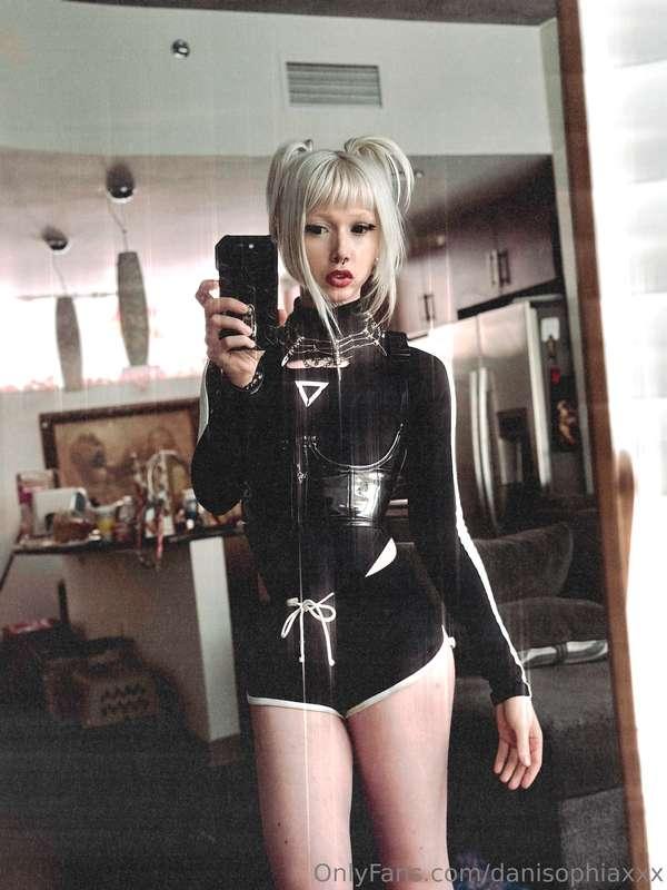 Dressed to kill... softly 🫦🖤