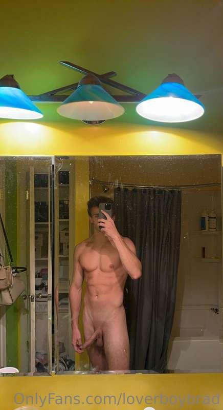 Hey babes ;) you like these photos? Trying to stay active bu..