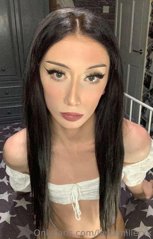 Heyyy! 

I have had a few requests for more girl cock conten..
