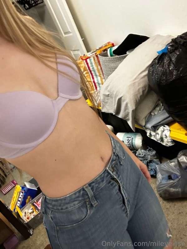 I'm hoping at least one of you is jerking off to me right no..