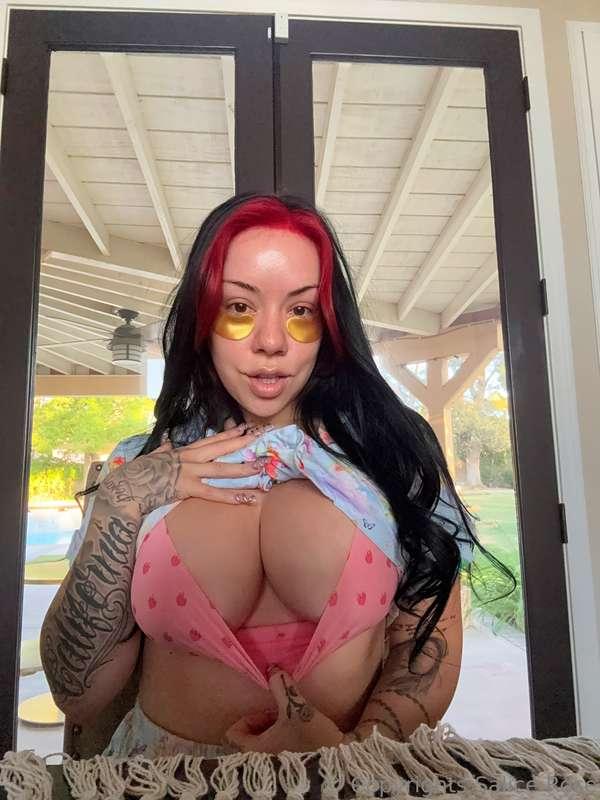 GOOD MORNING!!☀️🤭♥️ SENDING SO MUCH HOT CONTENT TO YOUR DM'S..